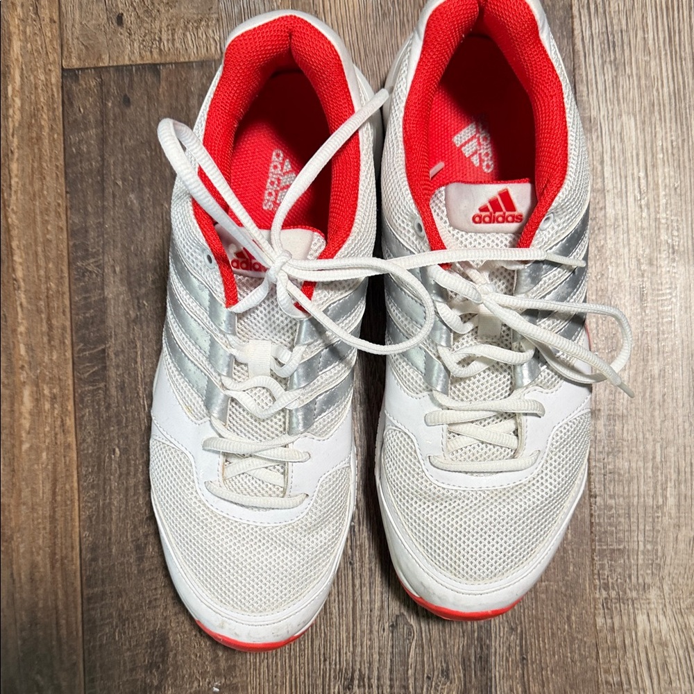 Tennis Adidas White and Silver Sneakers with Red Accents